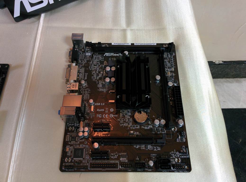 Asrock Q1900M
