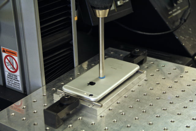 تست استقامت آیفون