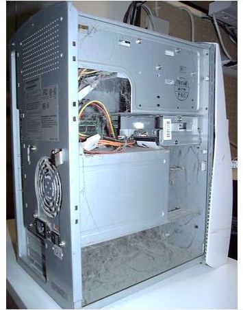 کامپیوتر پر گرد و خاک 