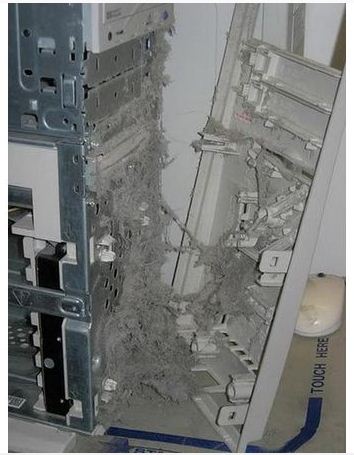 کامپیوتر پر گرد و خاک 