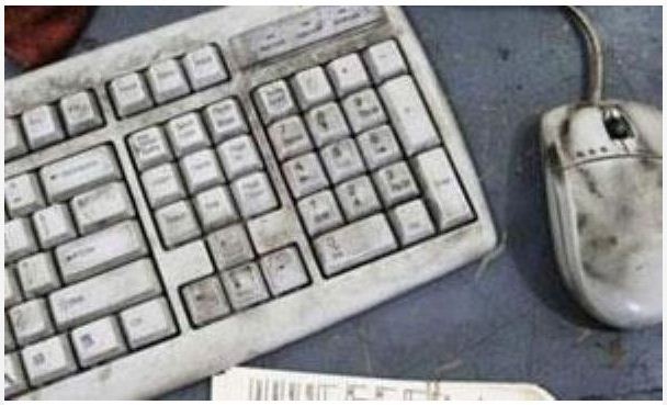 کامپیوتر پر گرد و خاک 