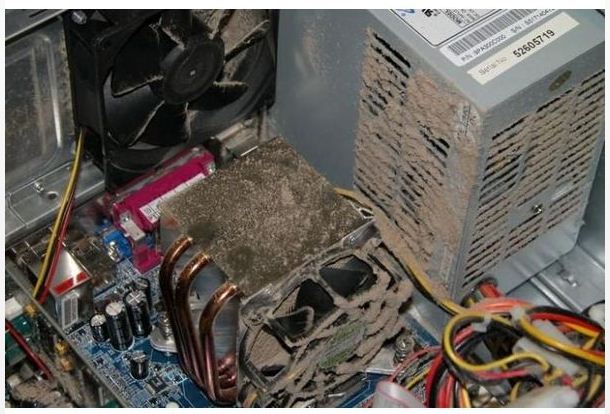 کامپیوتر پر گرد و خاک 