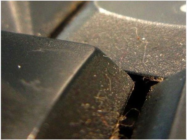 کامپیوتر پر گرد و خاک 