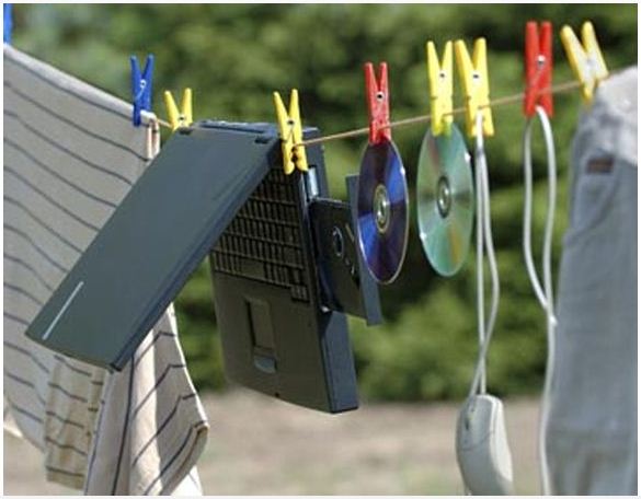 کامپیوتر پر گرد و خاک 