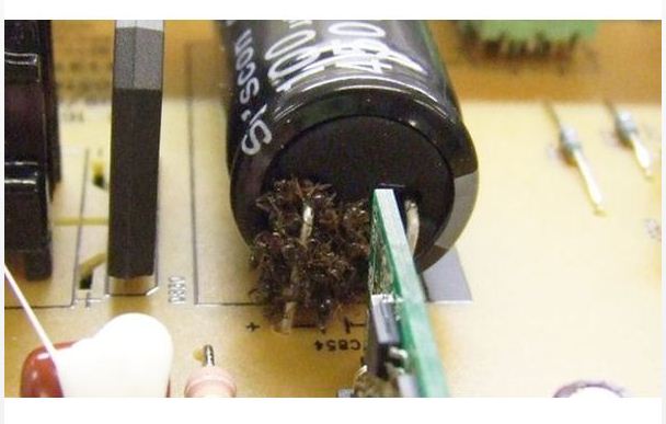 کامپیوتر پر گرد و خاک 