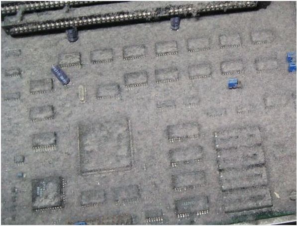 کامپیوتر پر گرد و خاک 