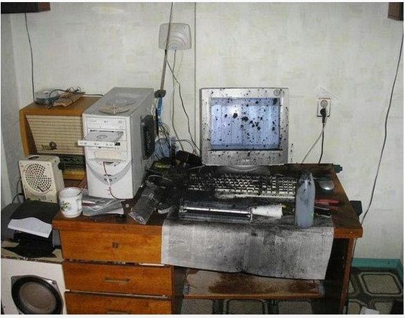 کامپیوتر پر گرد و خاک 