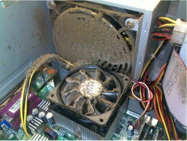 کامپیوتر پر گرد و خاک 