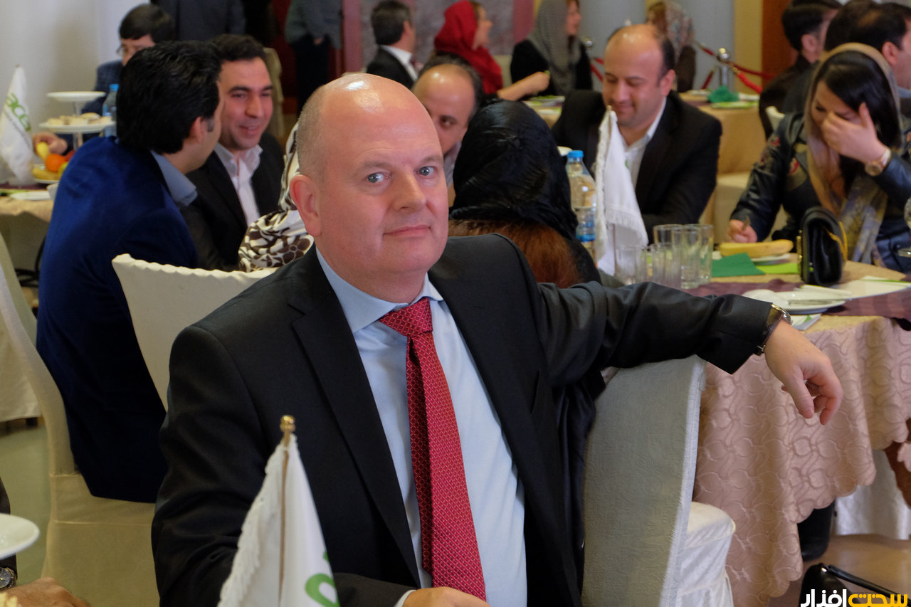 گردهمایی سازگار و ایسر به همراه نمایندگان فروش محصولات ایسر