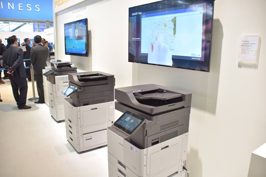 غرفه سامسونگ در سبیت 2015