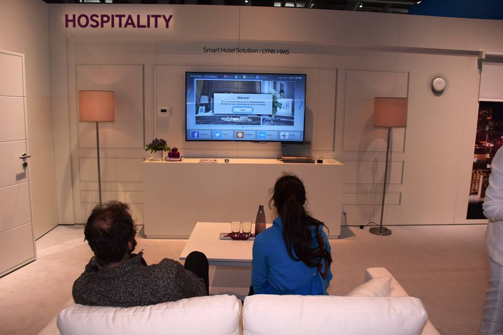 غرفه سامسونگ در سبیت 2015