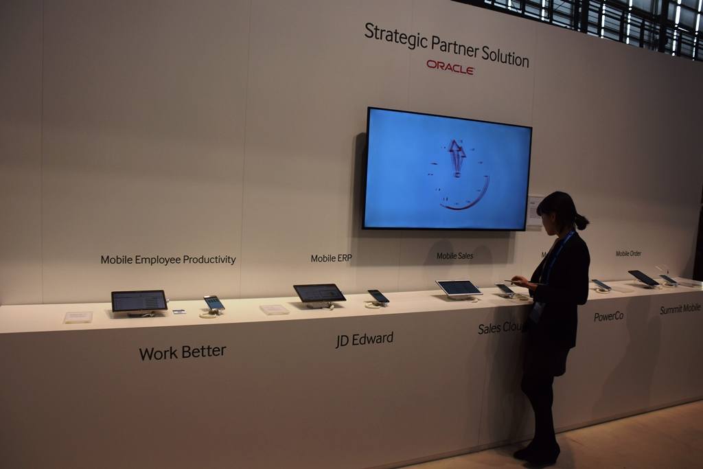 غرفه سامسونگ در سبیت 2015