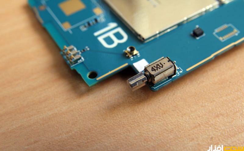 کالبد شکافی اکسپریا E4 Dual سونی