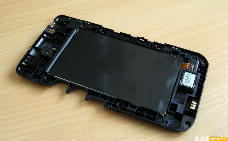 کالبد شکافی اکسپریا E4 Dual سونی