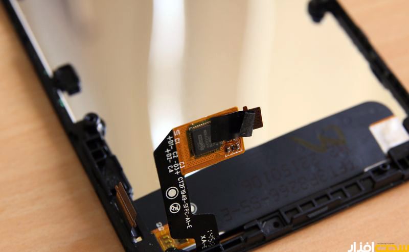 کالبد شکافی اکسپریا E4 Dual سونی