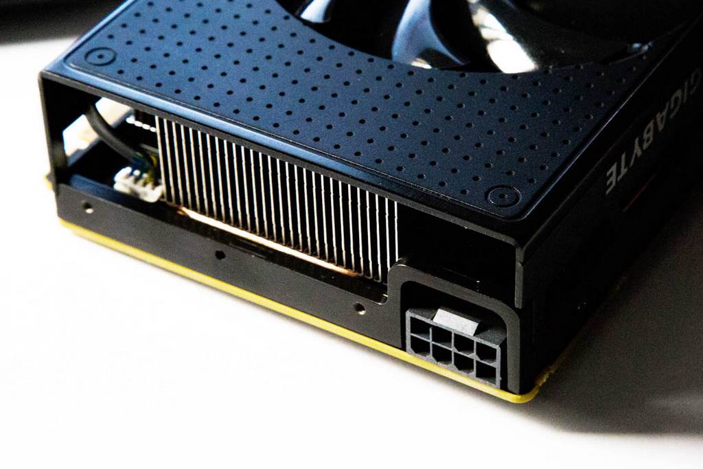 بررسی اجمالی کارت گرافیک AMD R9 Nano