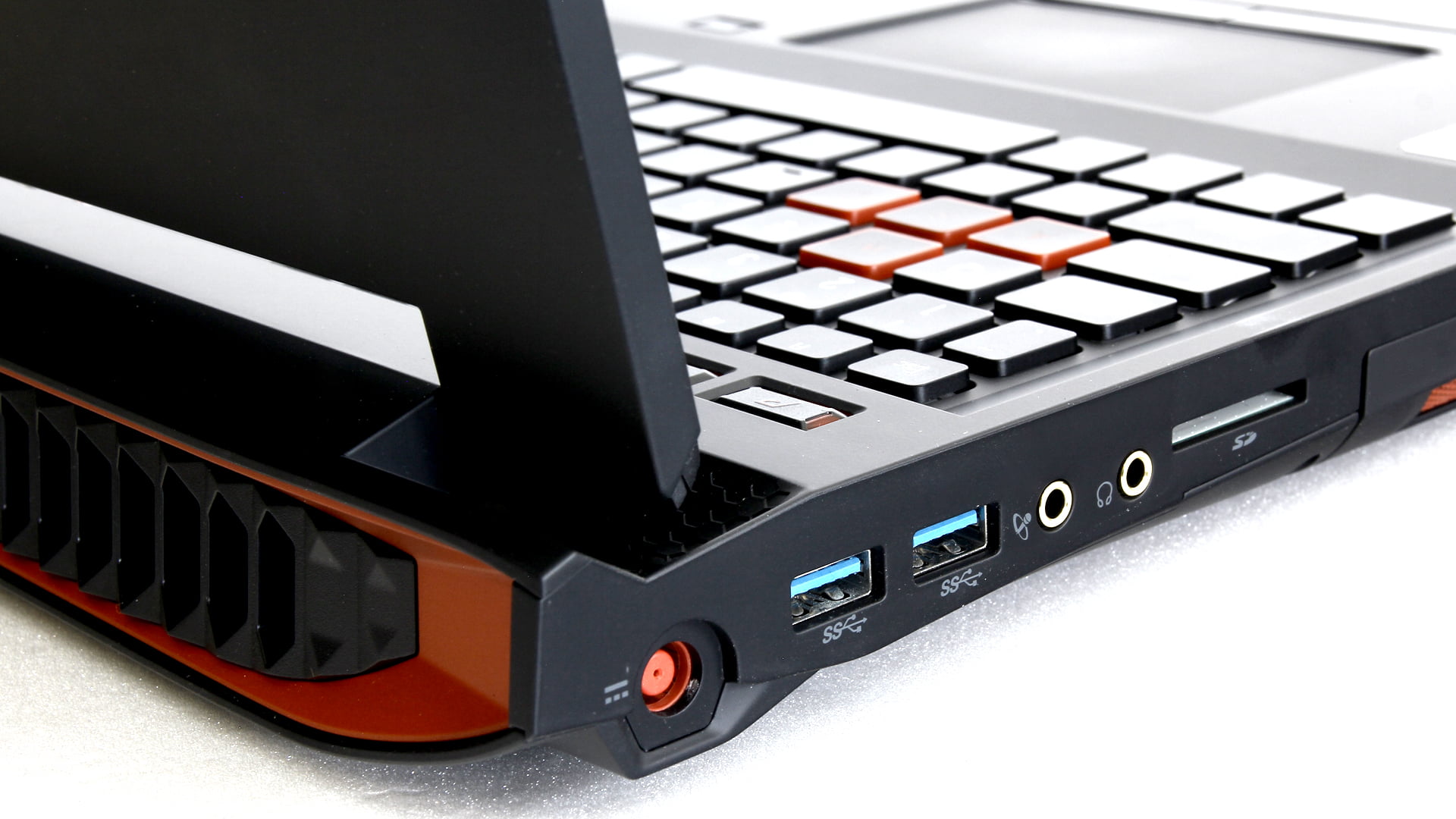 بررسی نوت بوک ACER PREDATOR 15