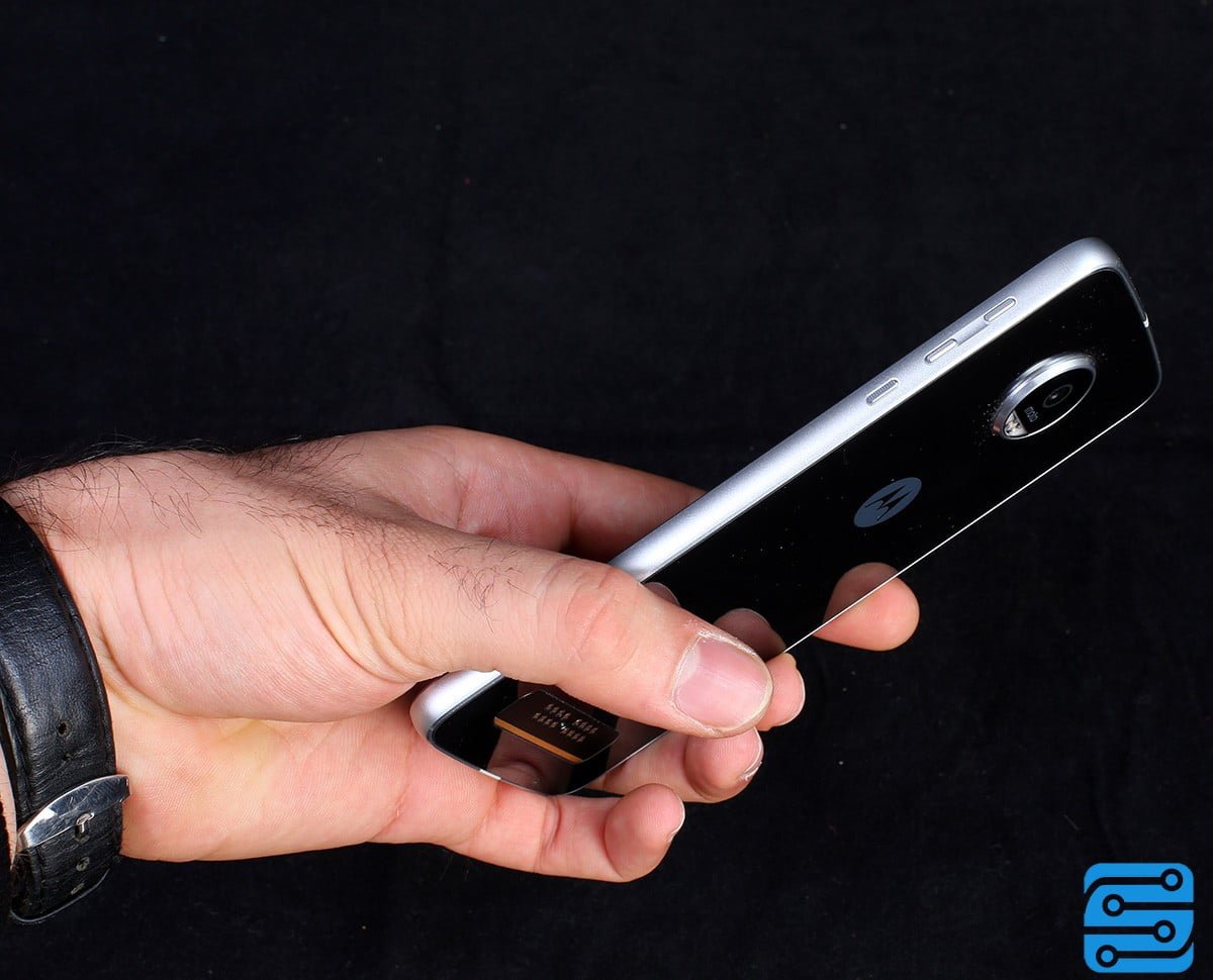 بررسی گوشی موتورولا MOTO Z PLAY