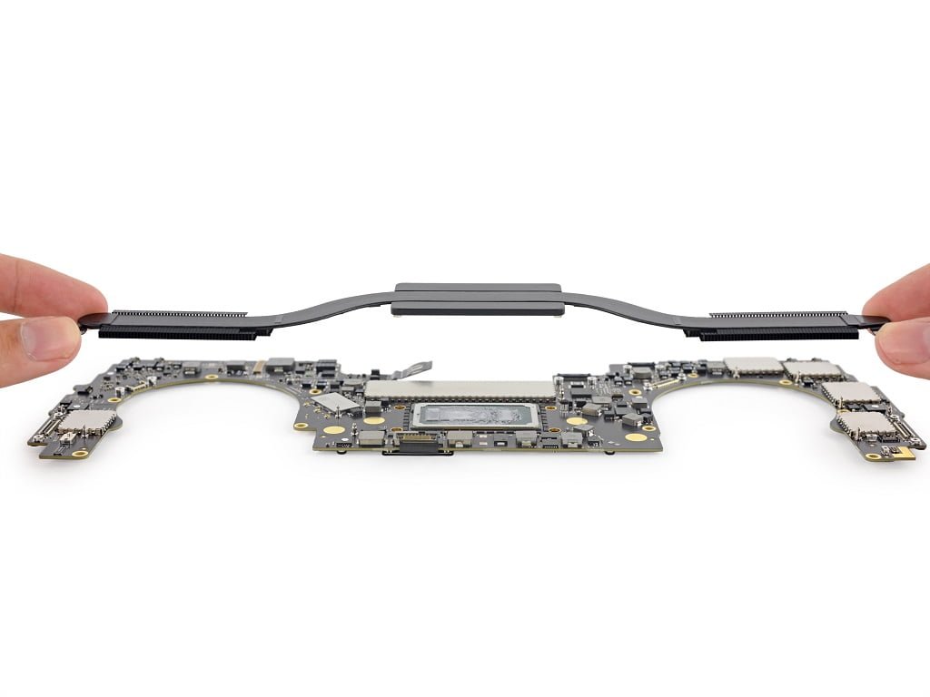 کالبدشکافی مک بوک پرو 2016