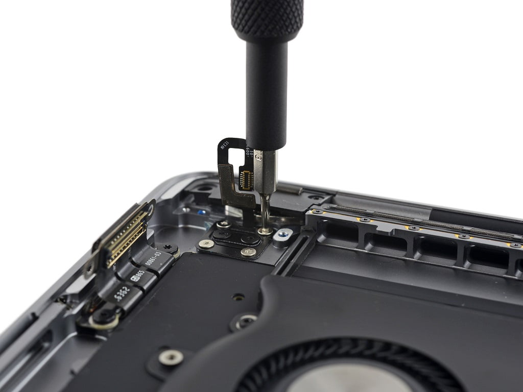 کالبدشکافی مک بوک پرو 2016