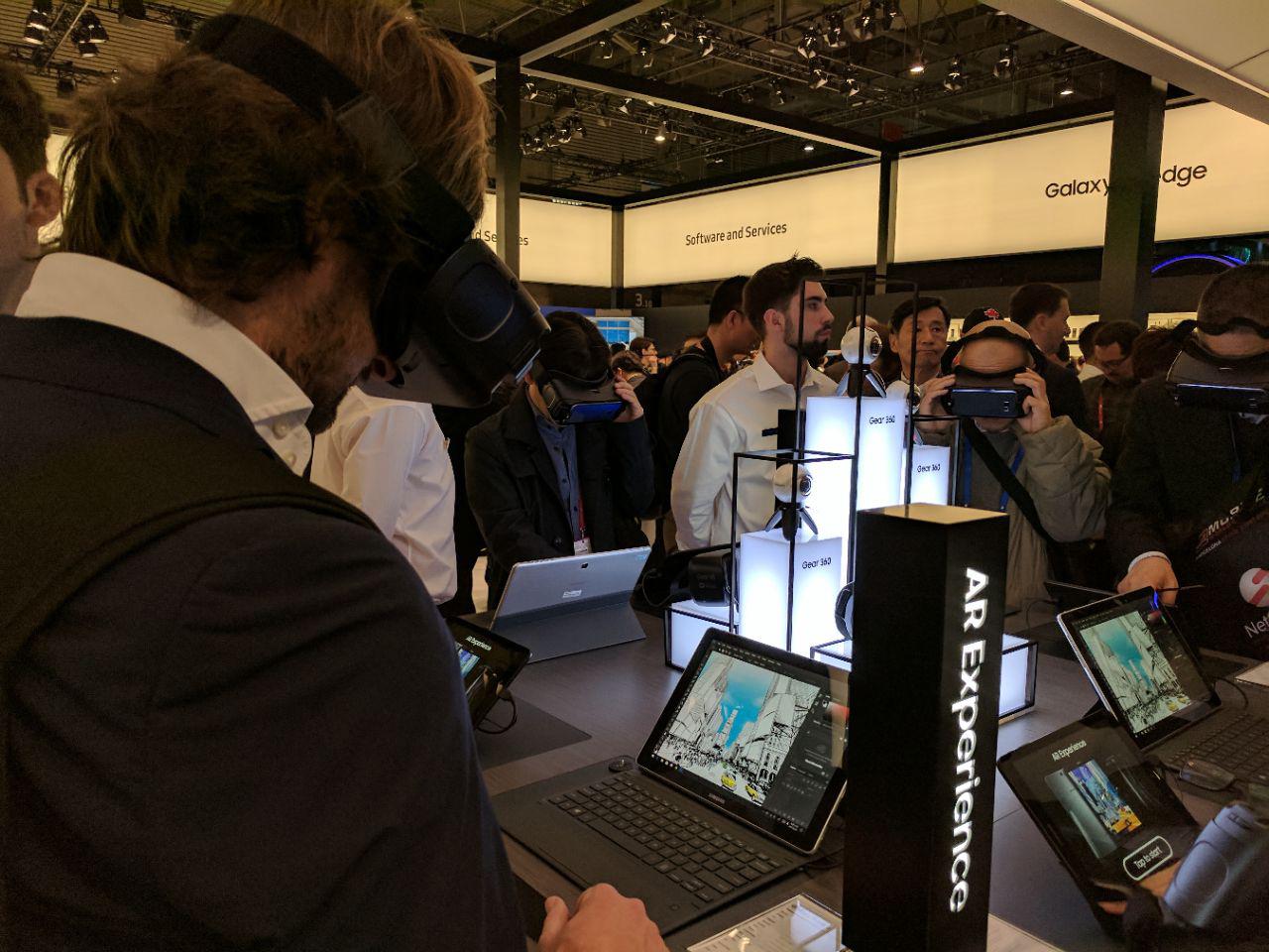 پوشش تصویری غرفه سامسونگ در MWC 2017 پوشش تصویری غرفه سامسونگ در MWC 2017