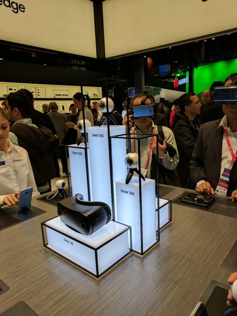 پوشش تصویری غرفه سامسونگ در MWC 2017 پوشش تصویری غرفه سامسونگ در MWC 2017