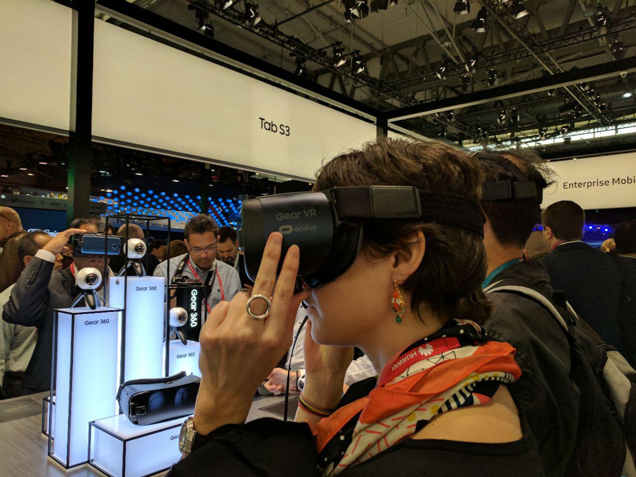 پوشش تصویری غرفه سامسونگ در MWC 2017 پوشش تصویری غرفه سامسونگ در MWC 2017