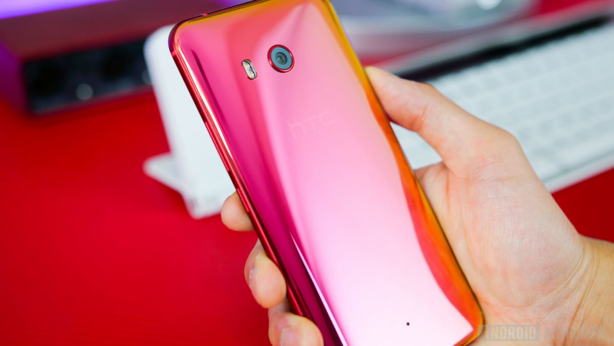http://cdn01.androidauthority.net/wp-content/uploads/2017/07/HTC-U11-Solar-Red-9-1200x676.jpg