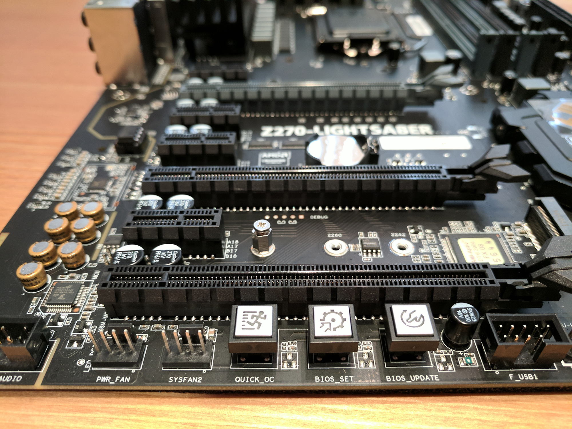 بررسی مادربرد ECS Z270-Lightsaber
