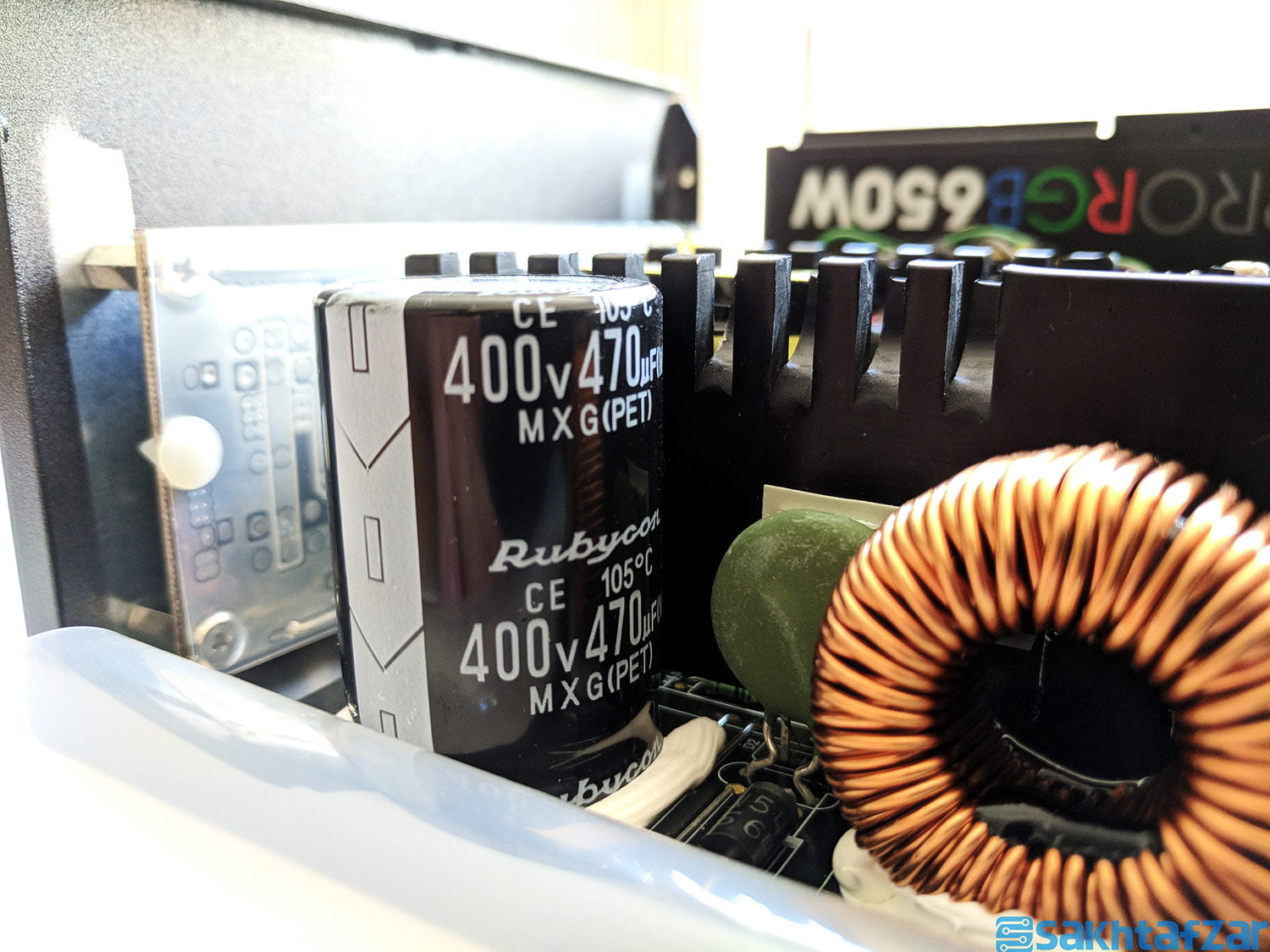 بررسی منبع تغذیه Thermaltake Smart Pro RGB 650W