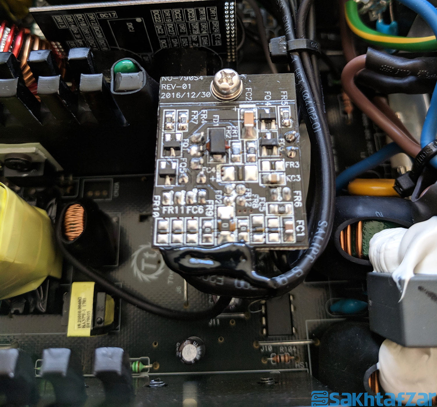 بررسی منبع تغذیه Thermaltake Smart Pro RGB 650W