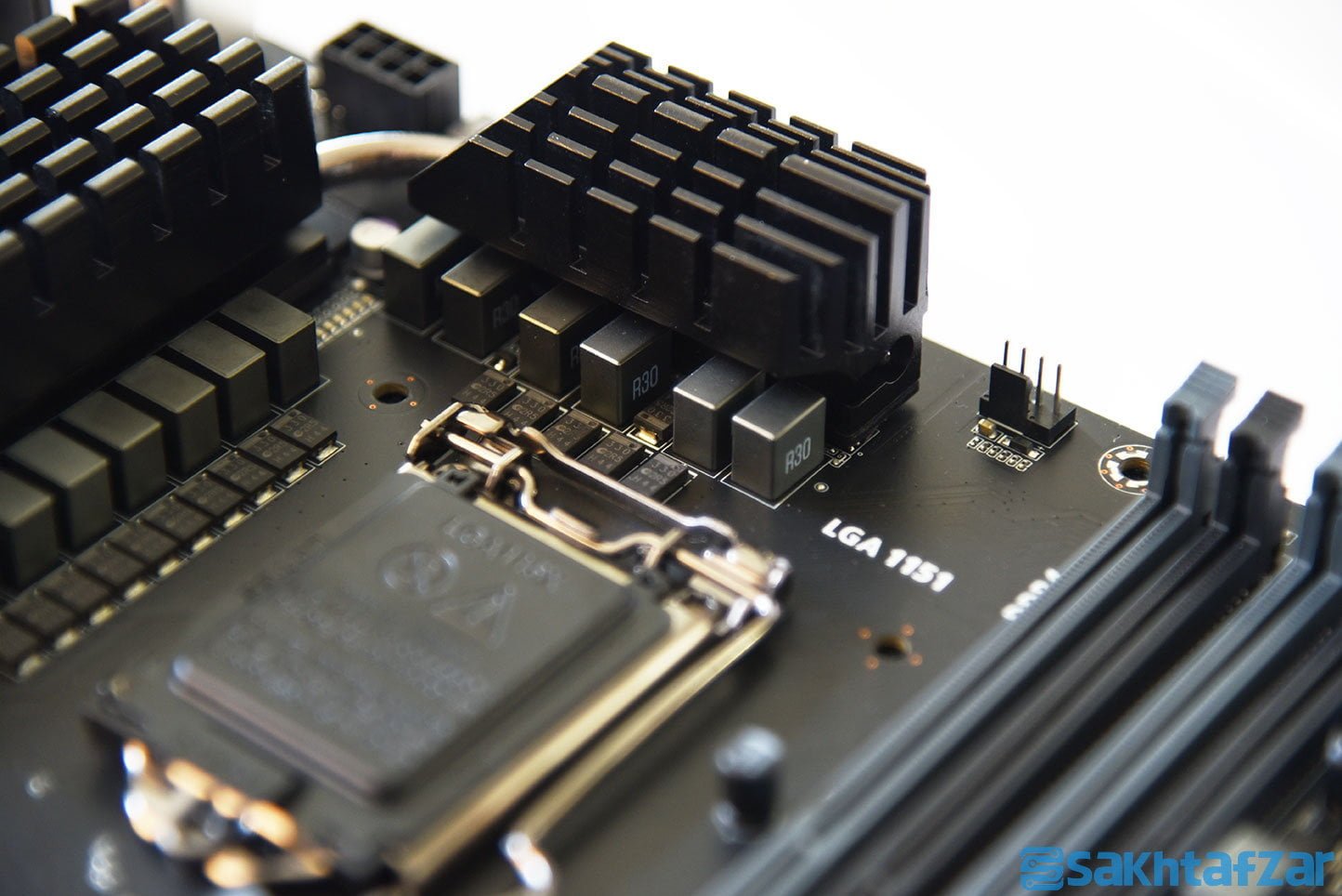 بررسی مادربرد ECS Z370-Lightsaber