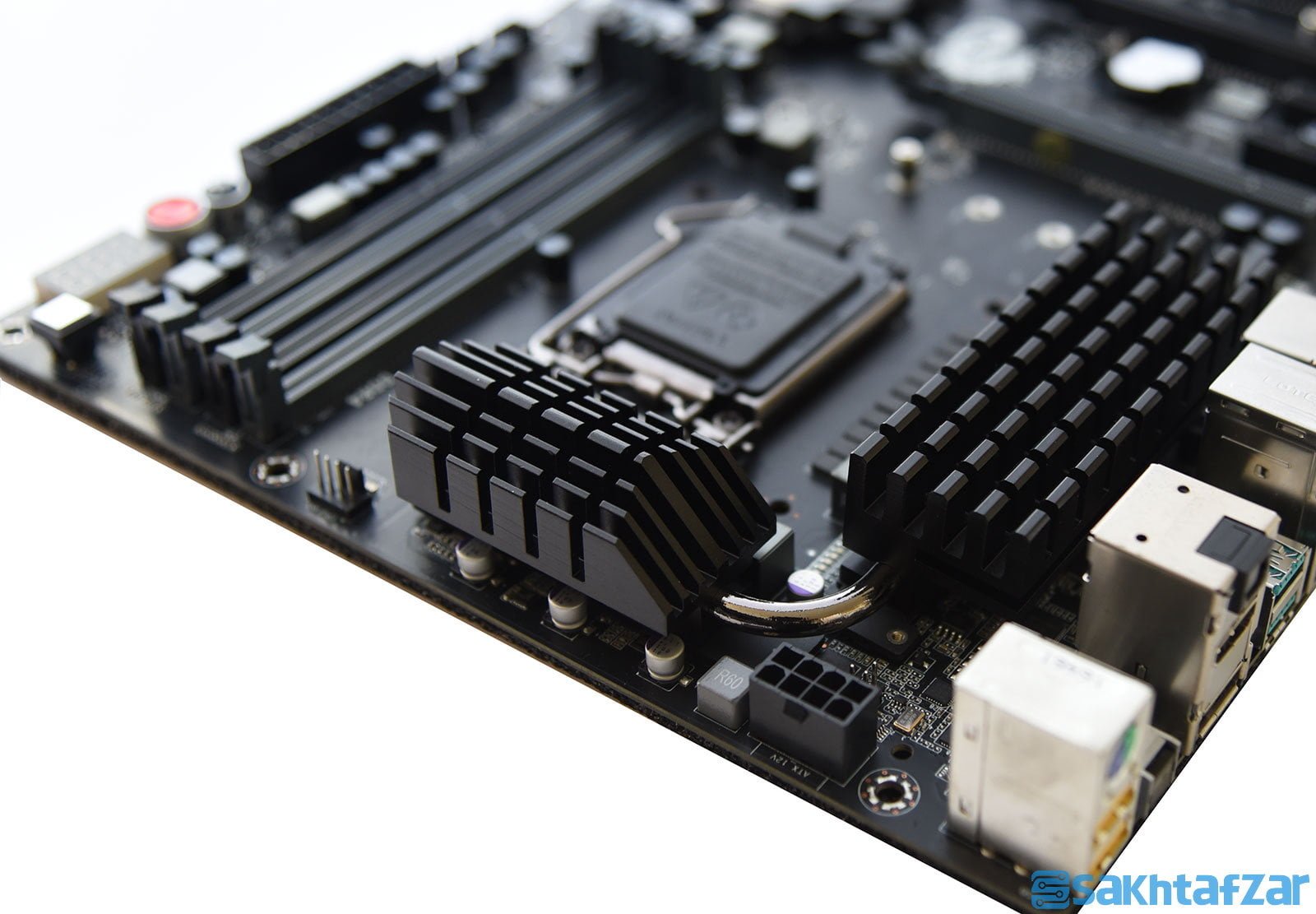 بررسی مادربرد ECS Z370-Lightsaber