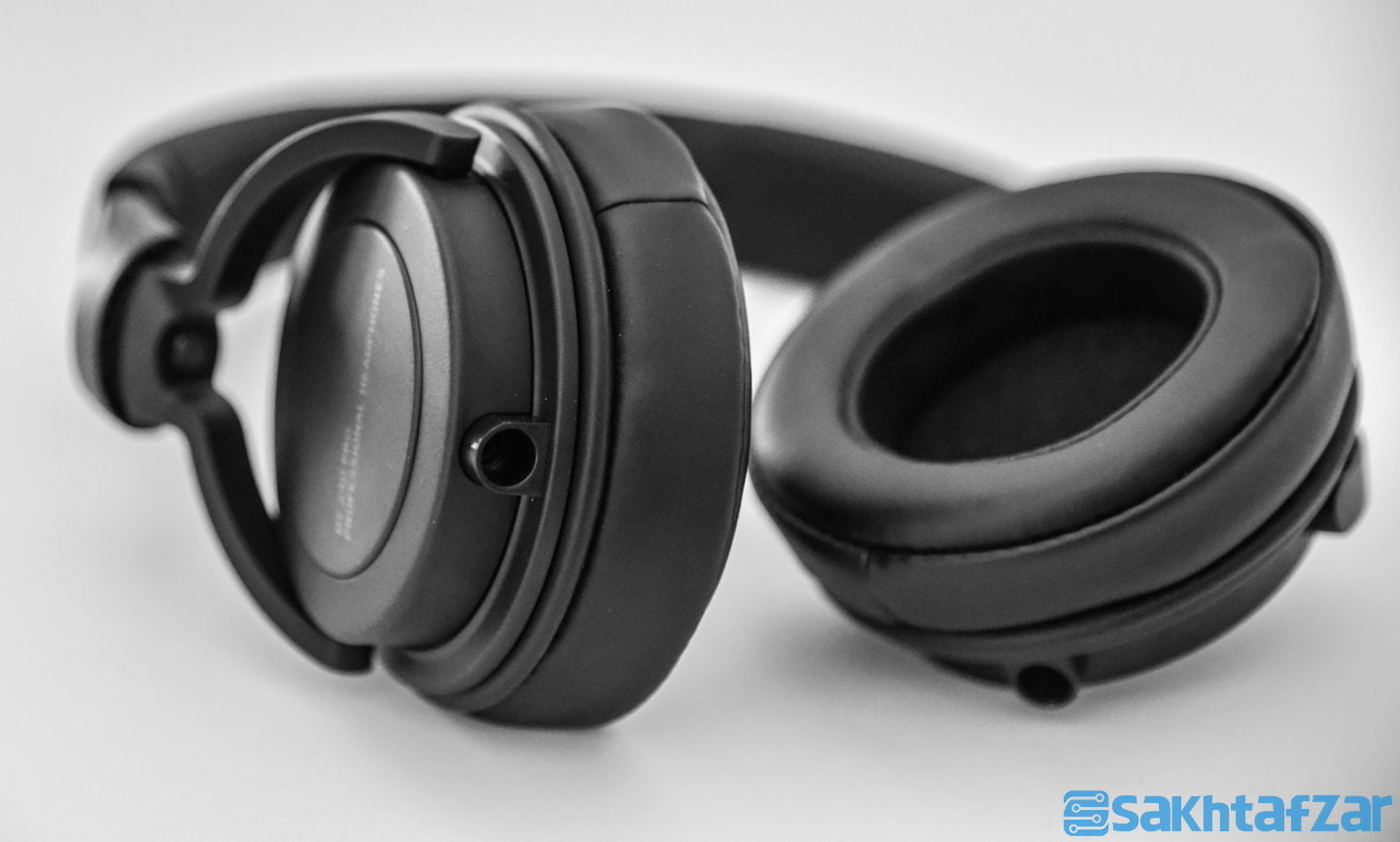 بررسی هدفون DT 240 PRO شرکت Beyerdynamic