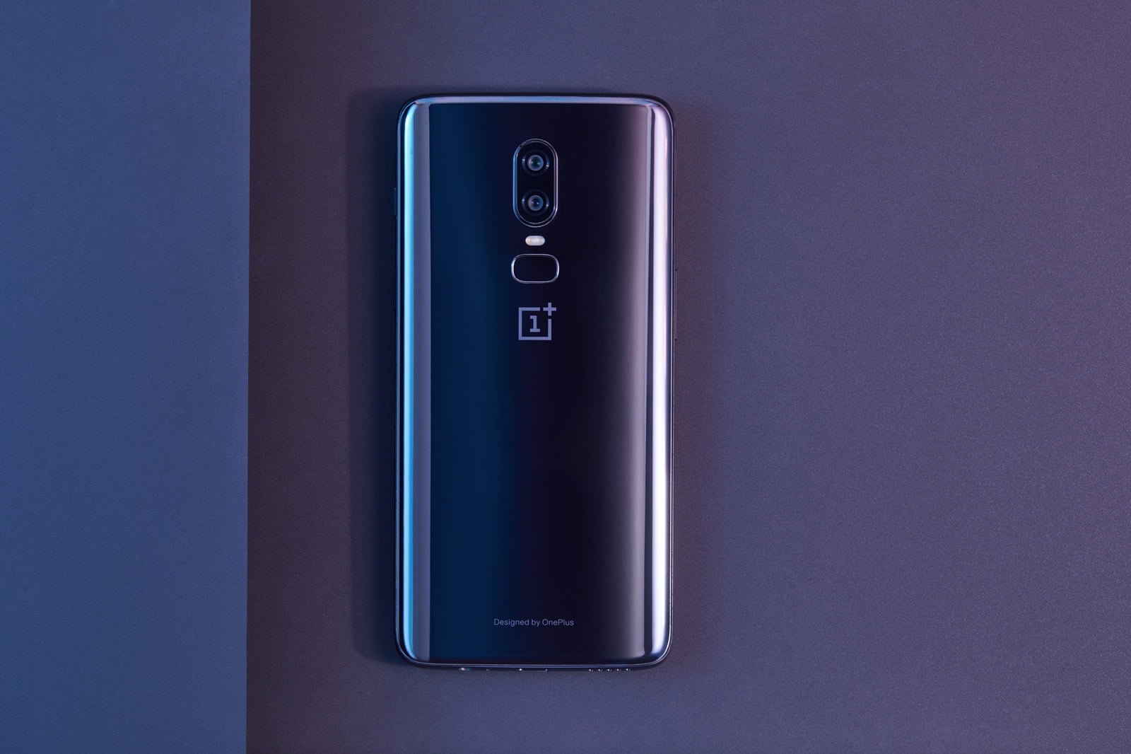 https://i-cdn.phonearena.com/images/articles/322708-image/The-OnePlus-6-in-photos.jpg