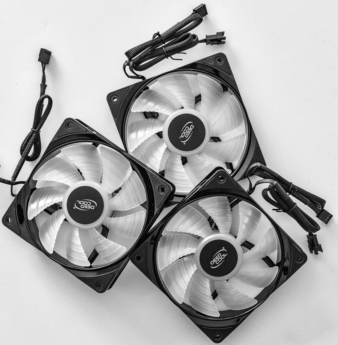 بررسی اجمالی فن RGB مدل RF120 شرکت Deepcool