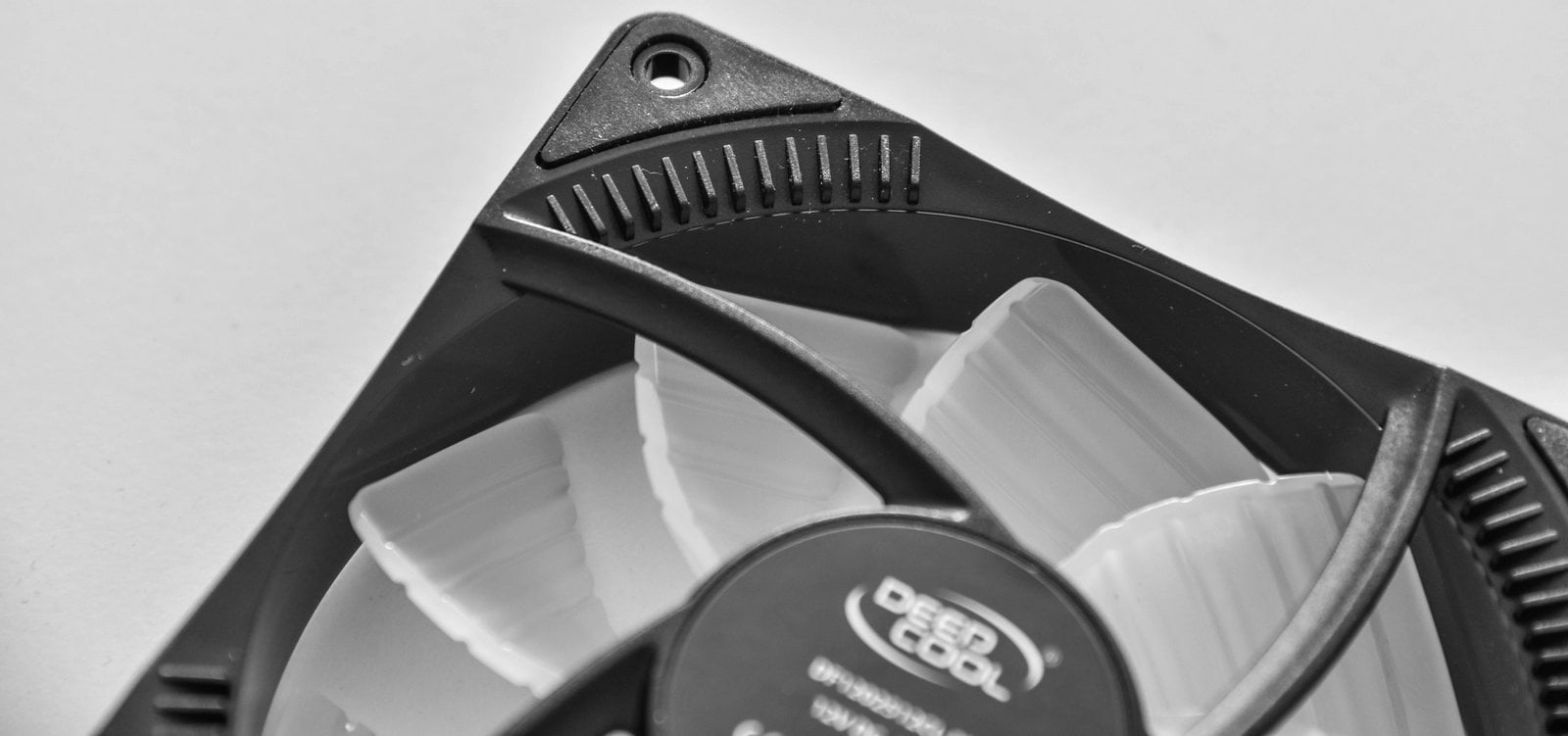 بررسی اجمالی فن RGB مدل RF120 شرکت Deepcool