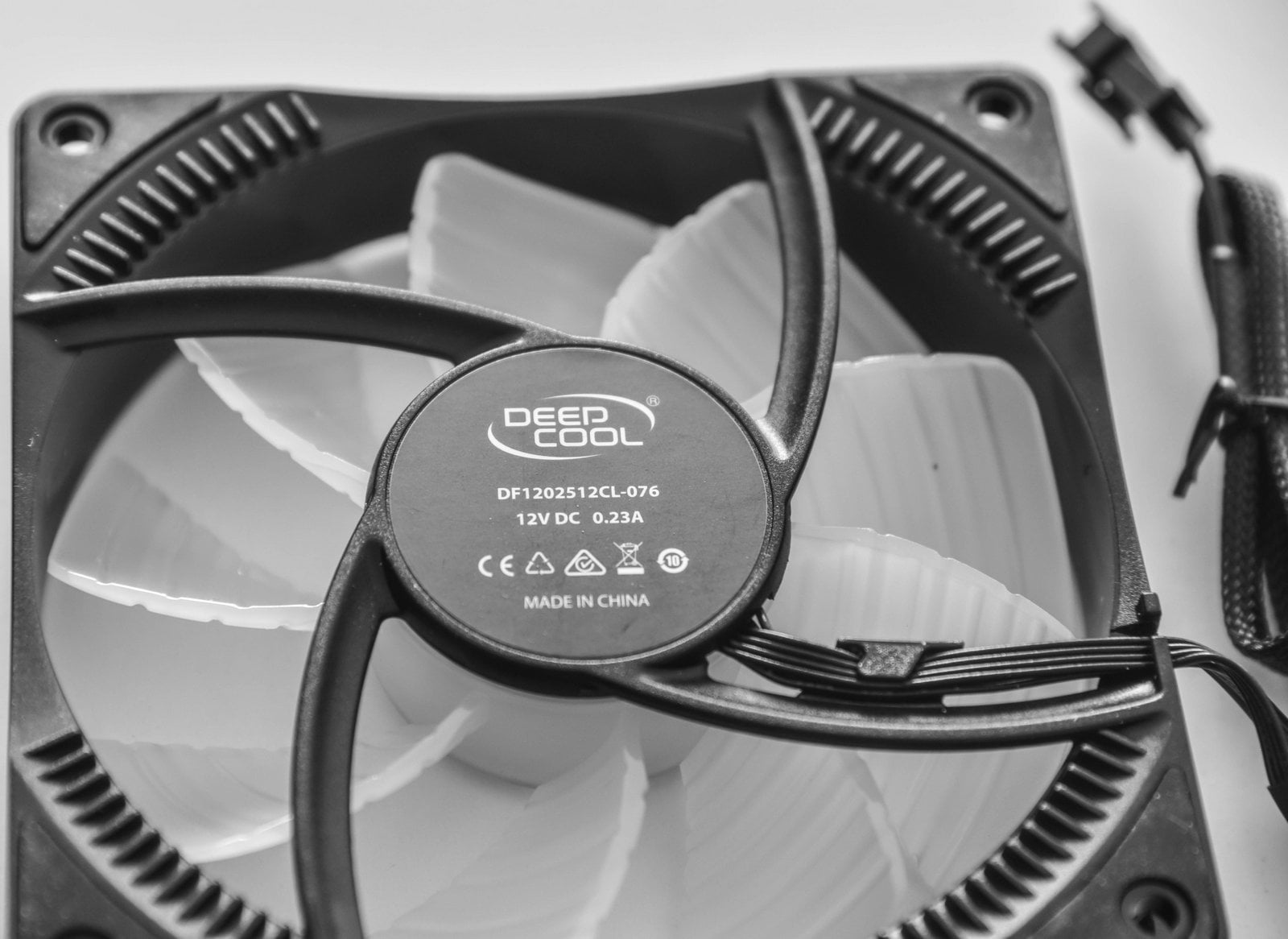 بررسی اجمالی فن RGB مدل RF120 شرکت Deepcool