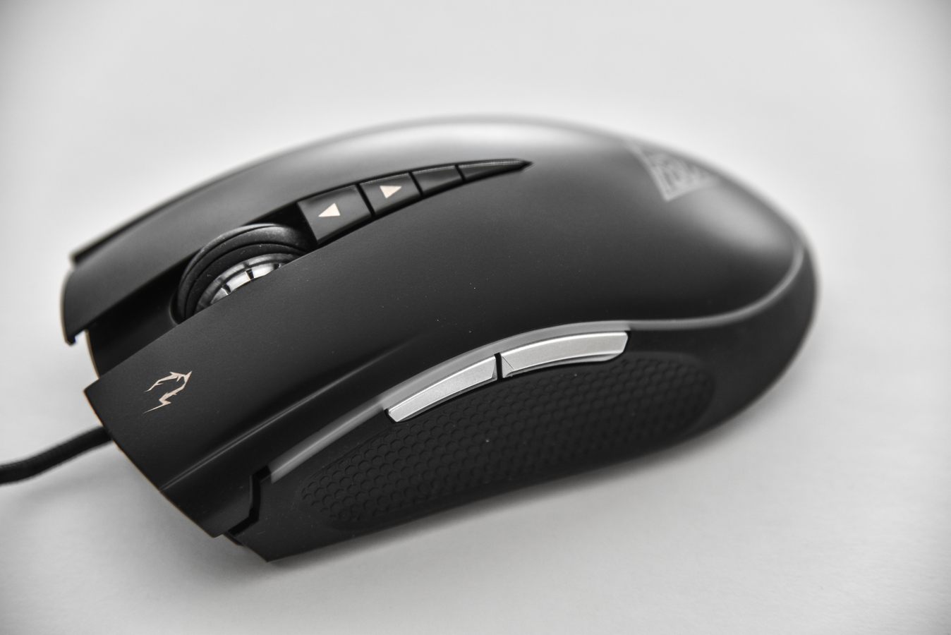 بررسی ماوس اپتیکال مخصوص بازی RGB مدل Zeus P1