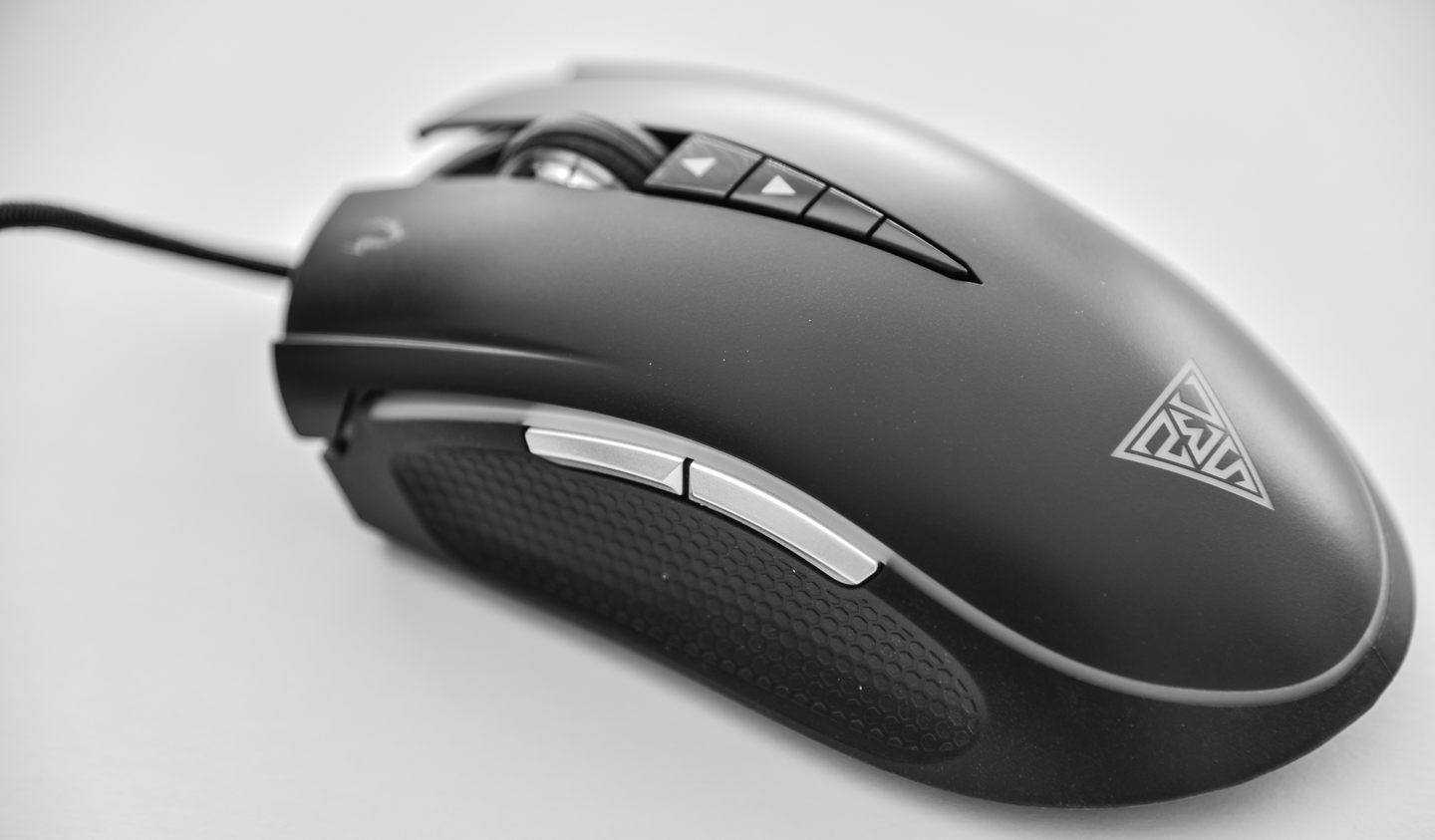 بررسی ماوس اپتیکال مخصوص بازی RGB مدل Zeus P1