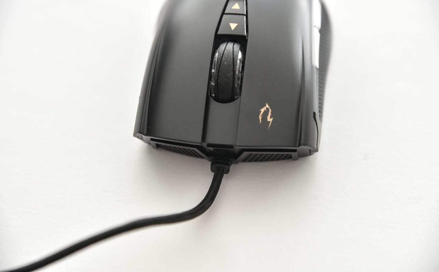 بررسی ماوس اپتیکال مخصوص بازی RGB مدل Zeus P1