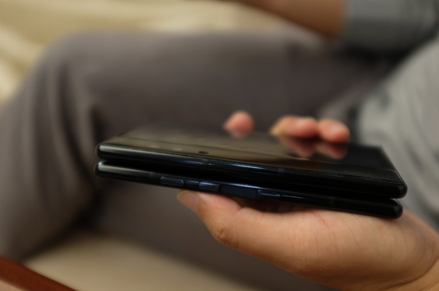 Royole FlexPaiاولین گوشی با نمایشگر تاشو