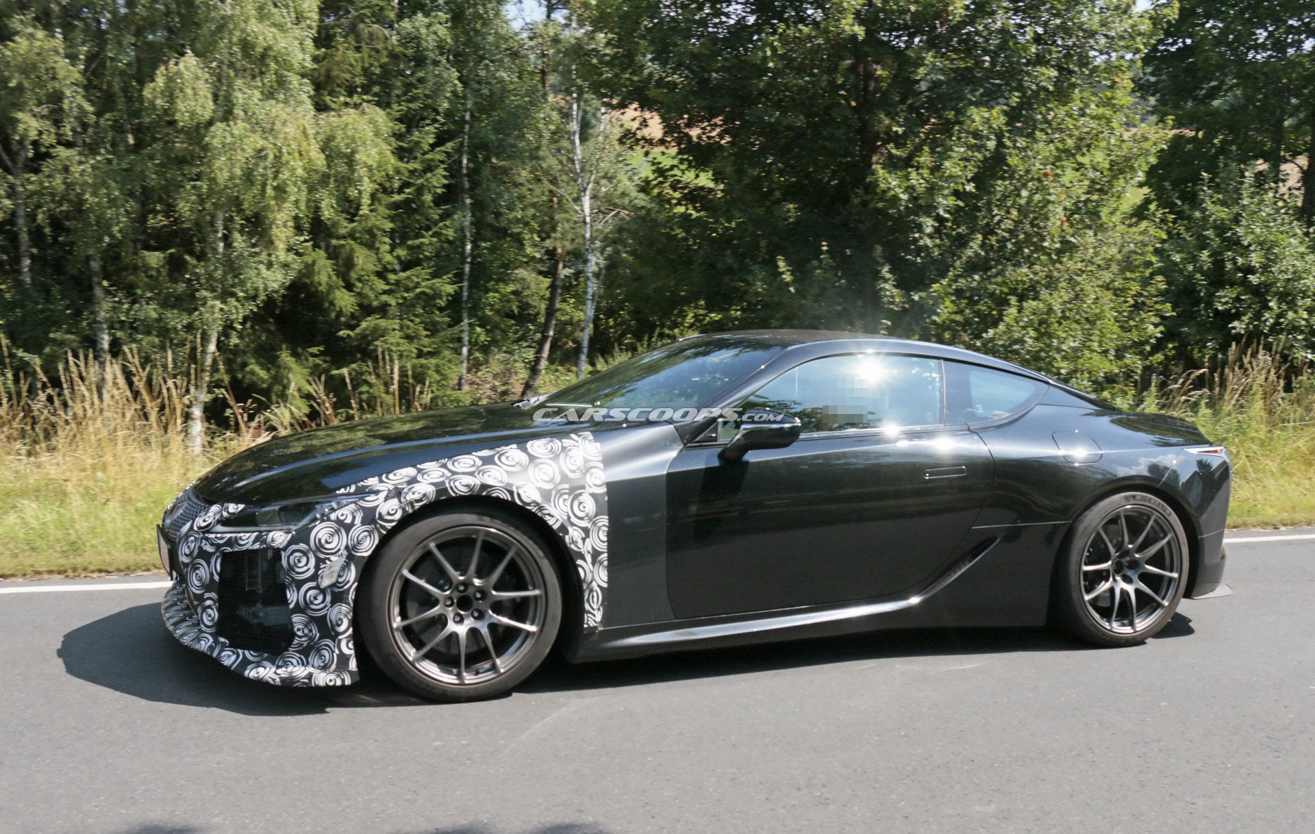 لکسوس LC F با موتور 8 سیلندری