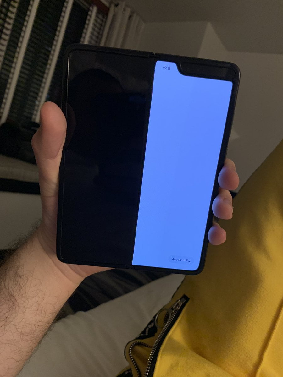 مشکل نمایشگر تاشوی گلکسی فولد سامسونگ