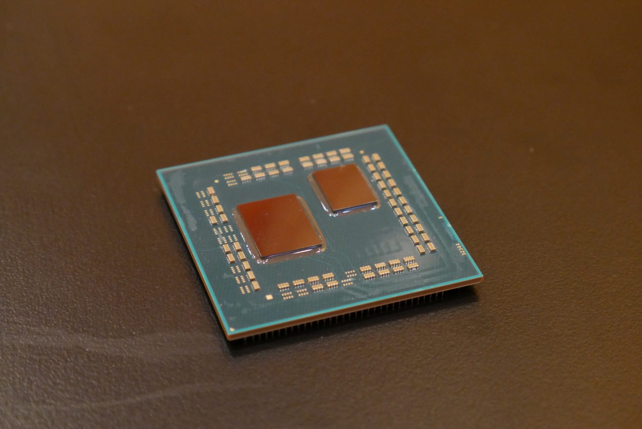 بنچمارکی از پردازنده 12 هستهای AMD Zen 2 لیک شد؛ سریعتر از Threadripper 1920X