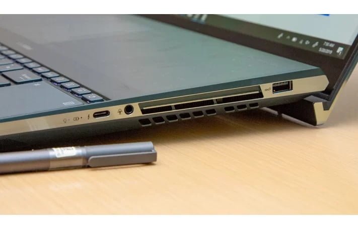 ایسوس از لپتاپهای ZenBook با نمایشگر ثانویه رونمایی کرد