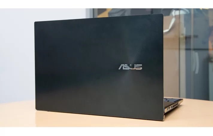 ایسوس از لپتاپهای ZenBook با نمایشگر ثانویه رونمایی کرد