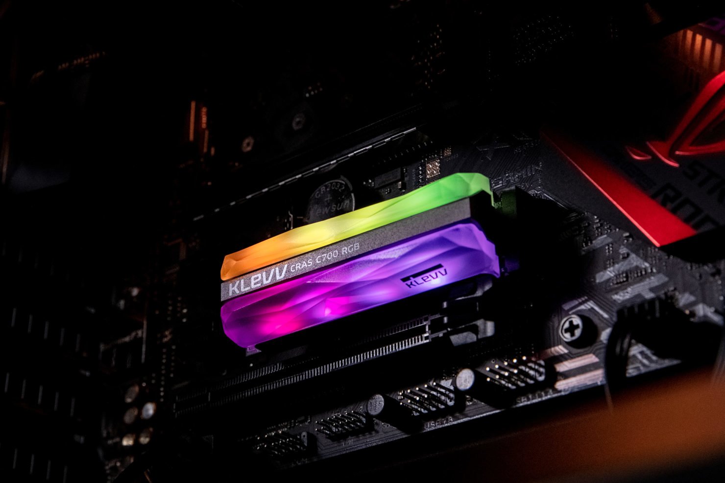 درایو SSD بسیار زیبای CRAS C700 RGB NVMe توسط Klevv معرفی شد