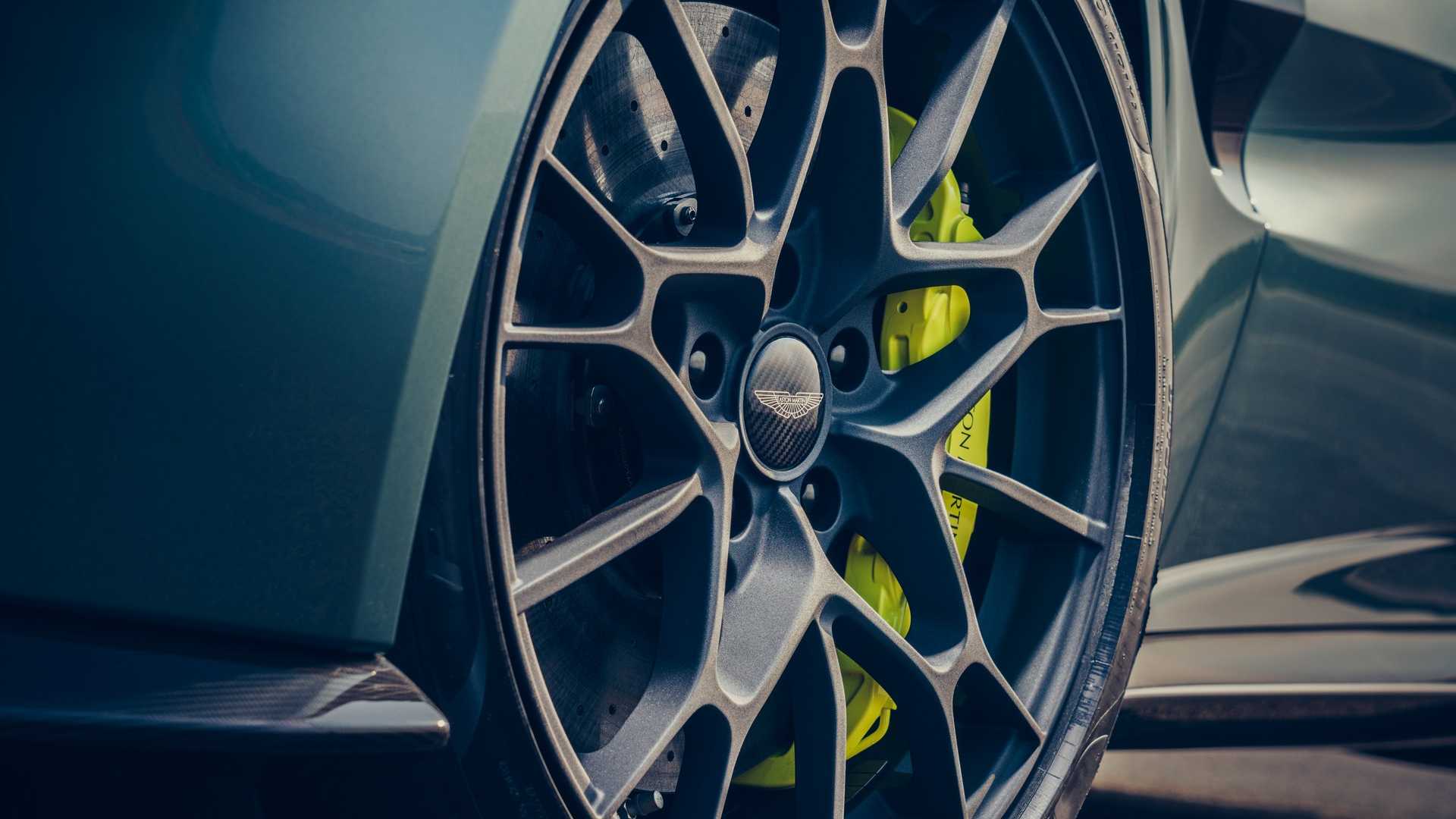 استون مارتین ونتیج AMR