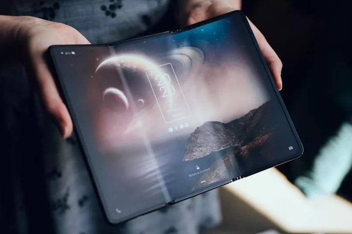 کانسپت گوشی آکاردئونی تی سی ال